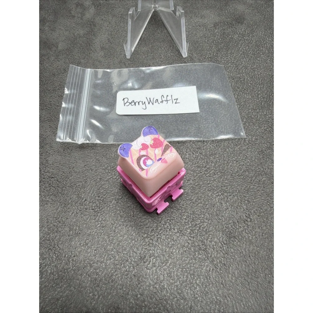 Clickeez Series 1 Strawberry Treats BerryWafflz Single Key